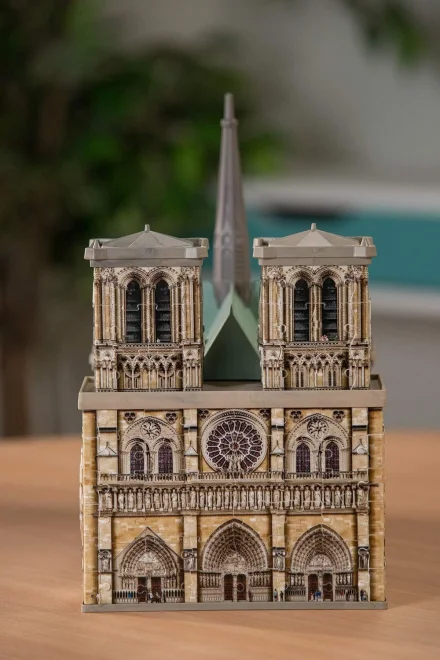 3d-puzzle-katedrala-notre-dame-pariz-324-dilku-209662.jpg