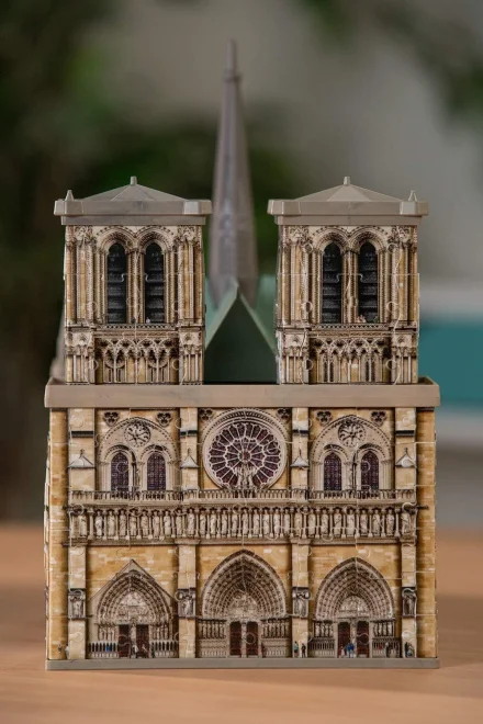 3d-puzzle-katedrala-notre-dame-pariz-324-dilku-209664.jpg