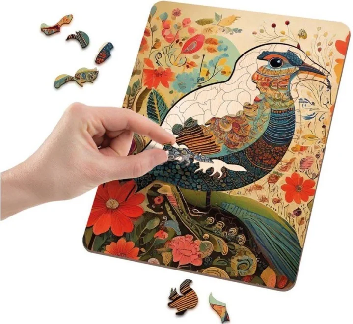 Drevené puzzle Moxy so stojanom Vtáčik 121 dielikov